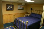 PICTURES/USS Midway - Officers Territory/t_Captains Bed2.JPG